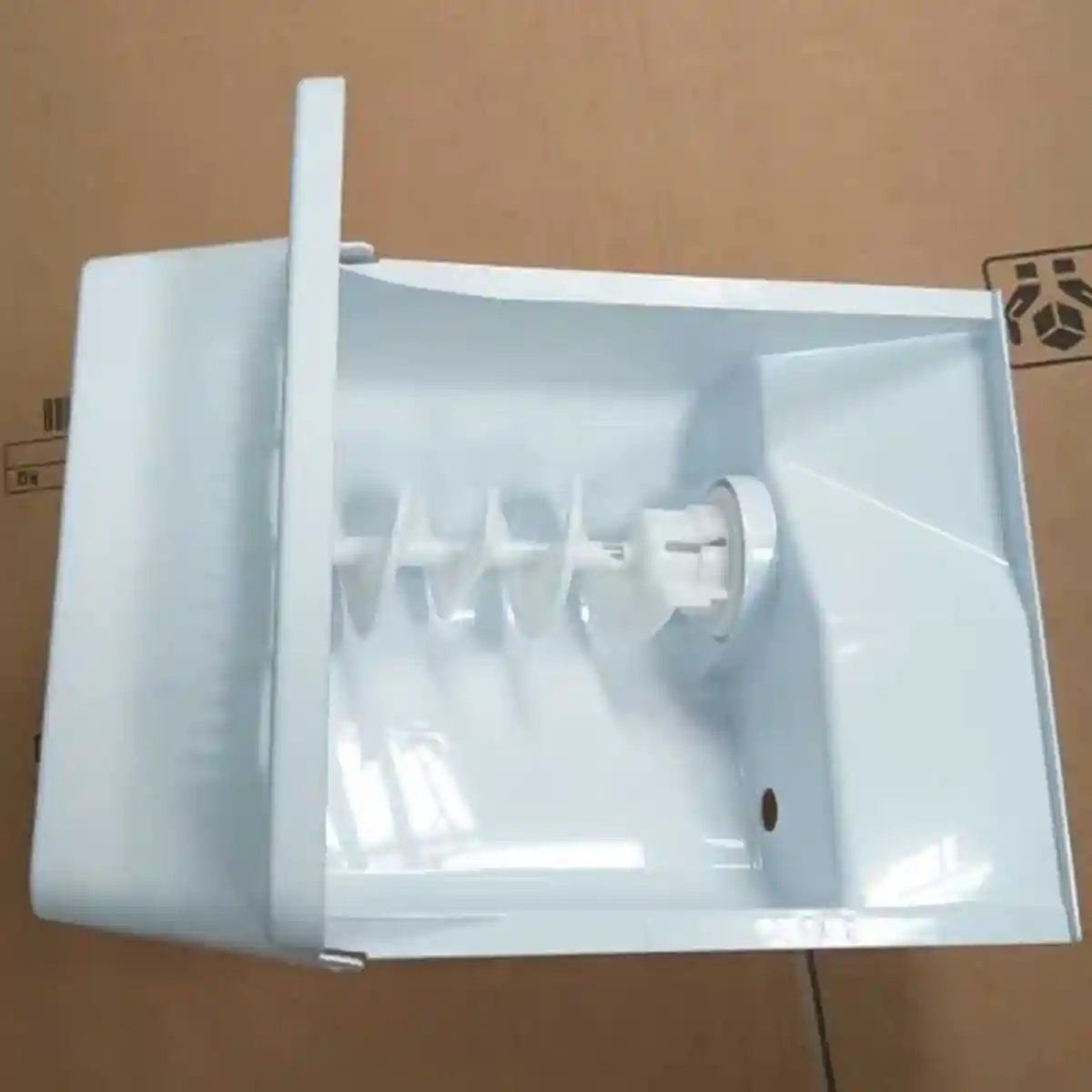 Контейнер DA97-05081G для льда с креплением для ледогенератора холодильника Samsung